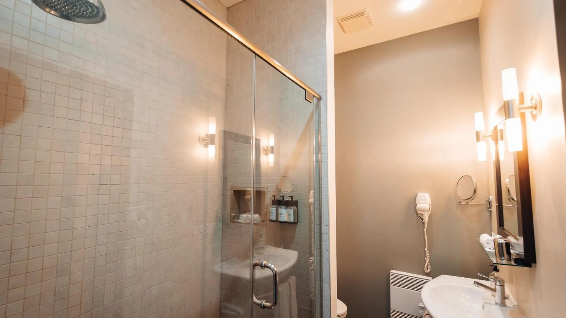 Aparthotel Self Check-In Boutique Hotel - Quartier Latin - Room 202 Montreal