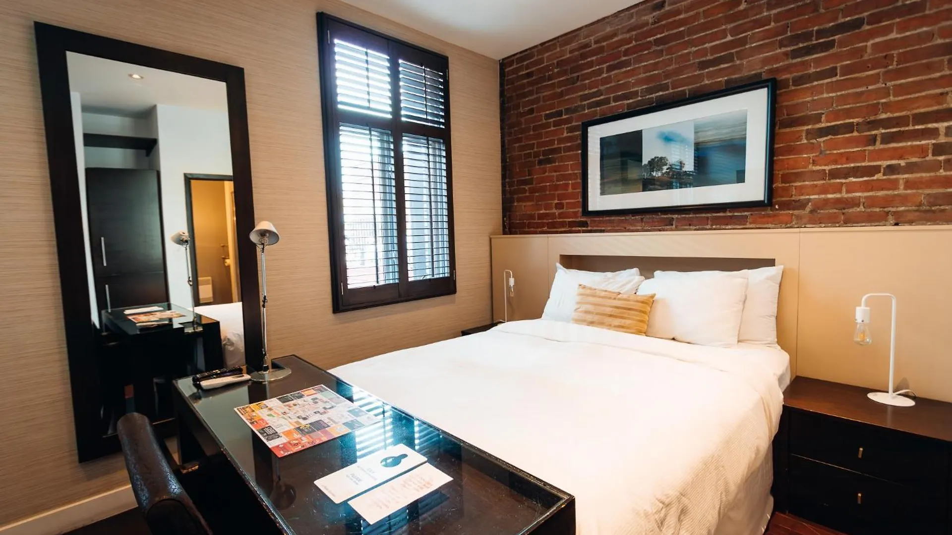 Self Check-In Boutique Hotel - Quartier Latin - Room 202 Montreal Aparthotel