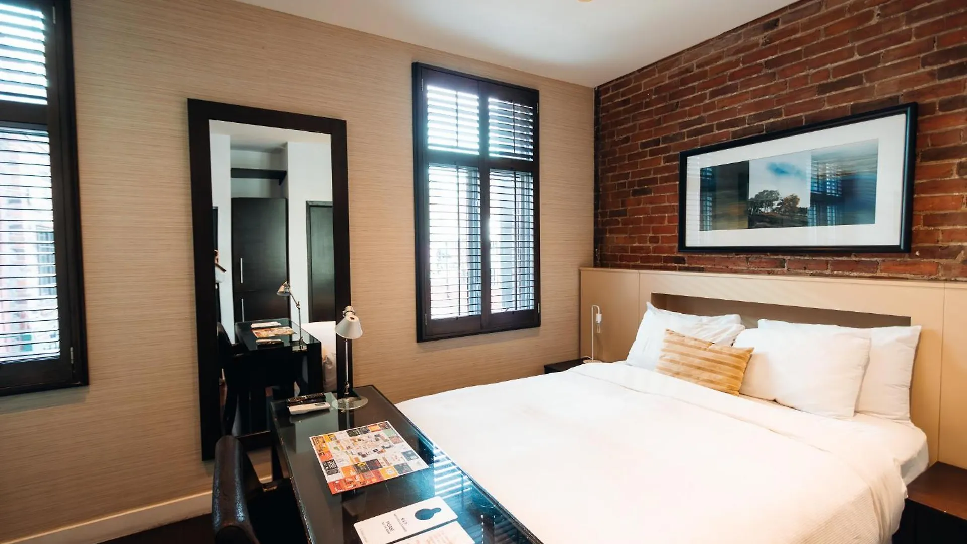 Aparthotel Self Check-In Boutique Hotel - Quartier Latin - Room 202 Montreal Canada