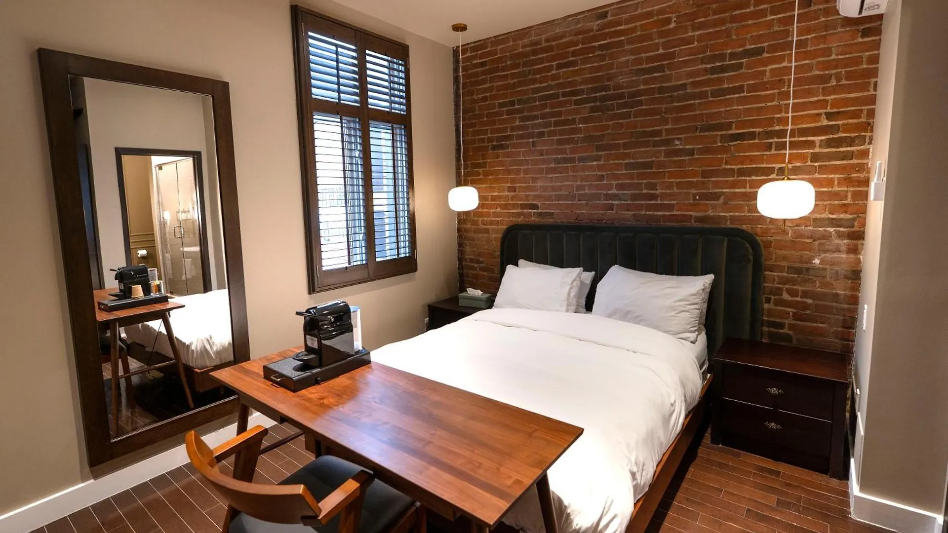 Aparthotel Self Check-In Boutique Hotel - Quartier Latin - Room 202 Montreal Canada