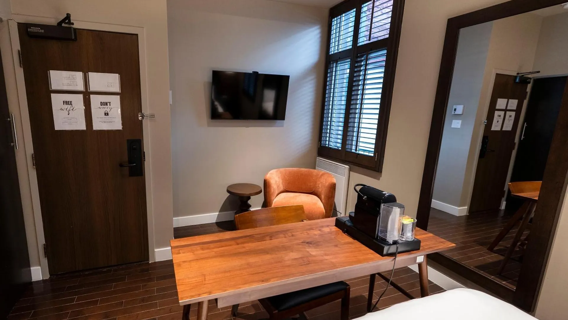 Aparthotel Self Check-In Boutique Hotel - Quartier Latin - Room 202 Montreal