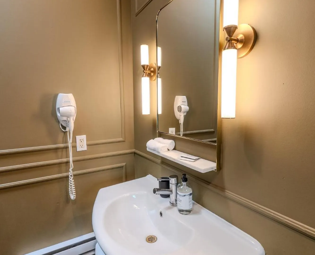 Aparthotel Self Check-In Boutique Hotel - Quartier Latin - Room 202 Montreal