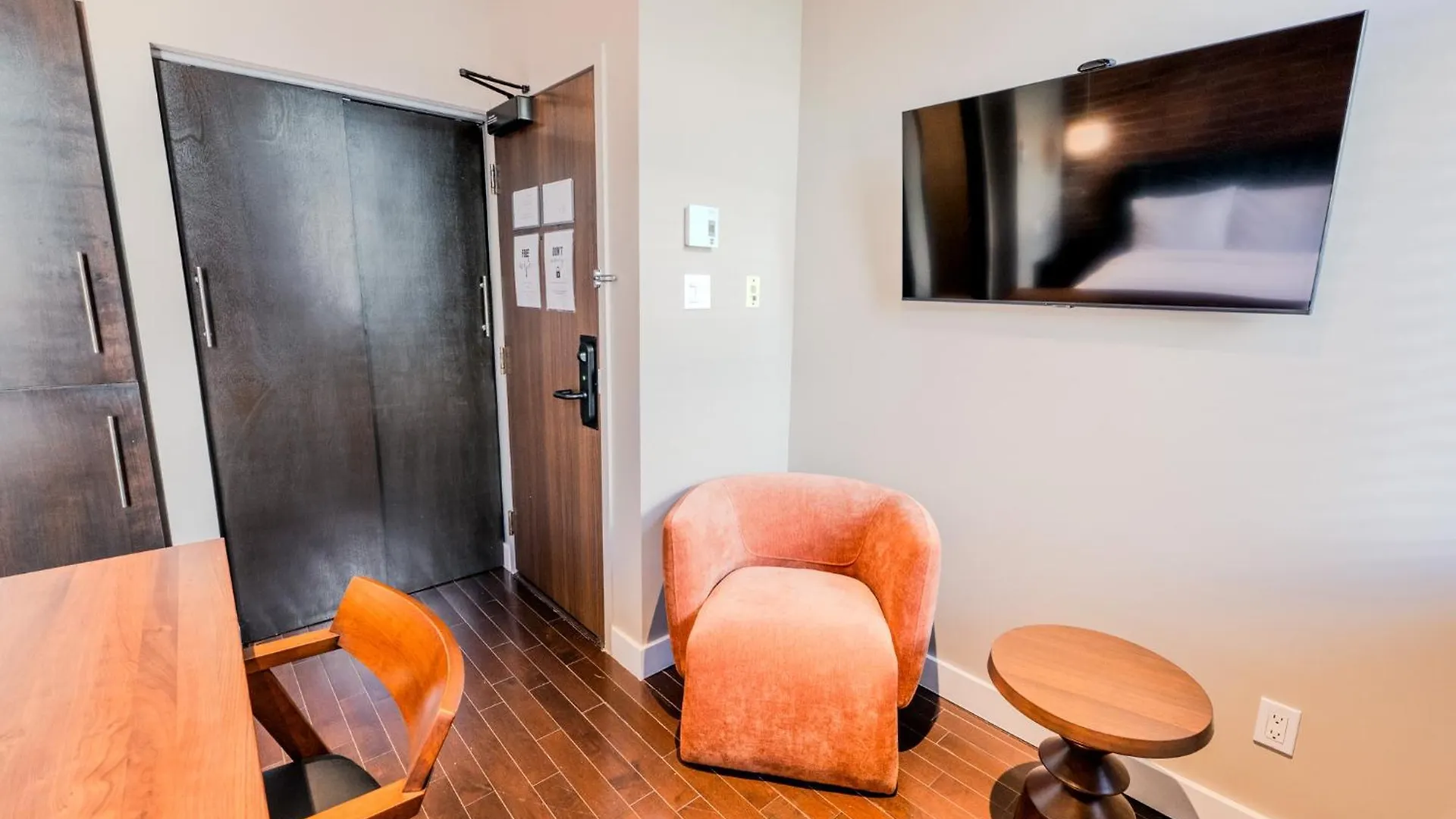 Aparthotel Self Check-In Boutique Hotel - Quartier Latin - Room 202 Montreal