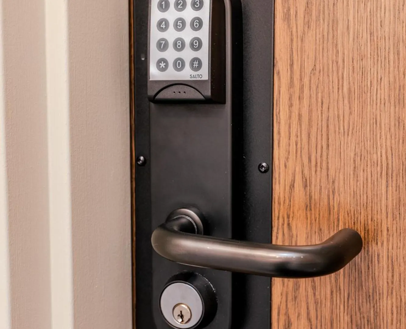 Self Check-In Boutique Hotel - Quartier Latin - Room 202 Montreal Canada