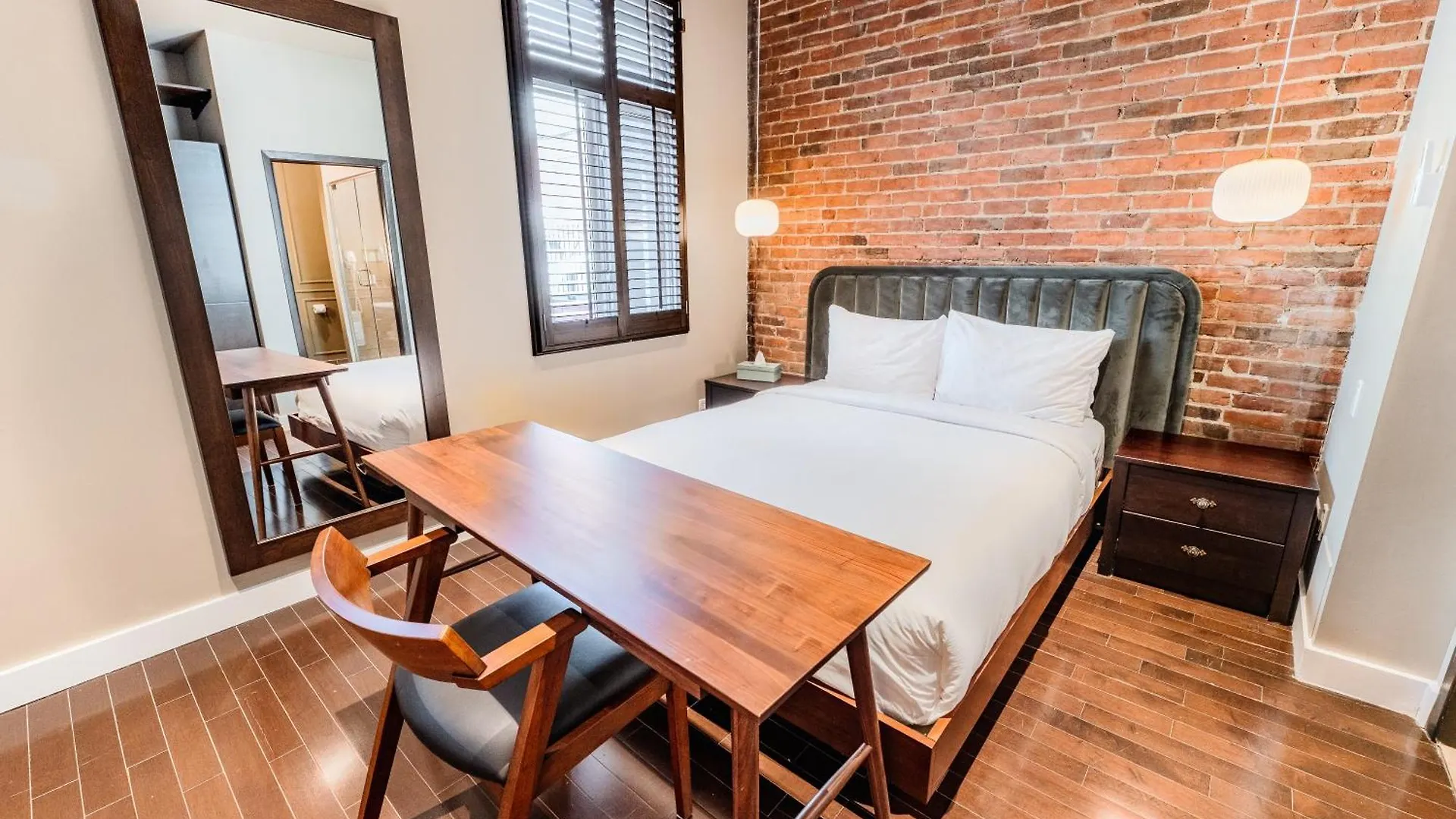 Self Check-In Boutique Hotel - Quartier Latin - Room 202 Montreal Canada