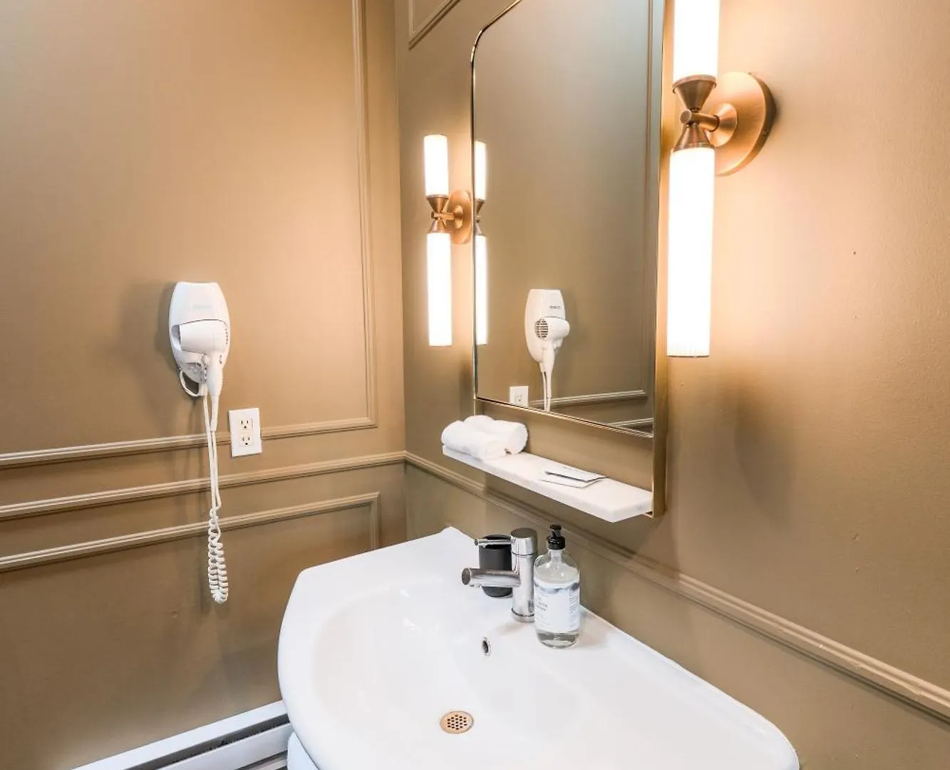 Self Check-In Boutique Hotel - Quartier Latin - Room 202 Montreal Aparthotel